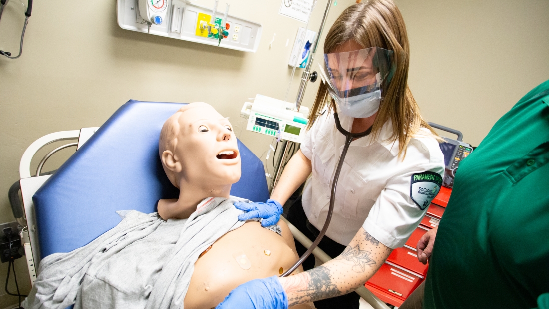 Paramedicine student with patient