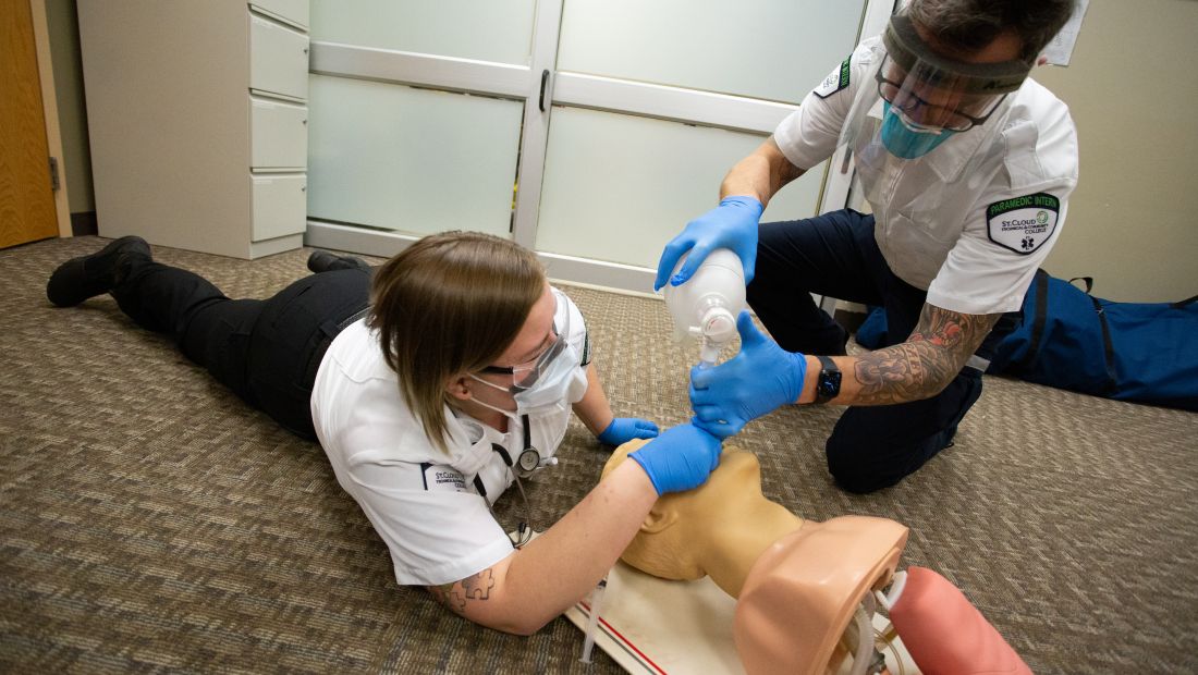 Paramedicine students with patient