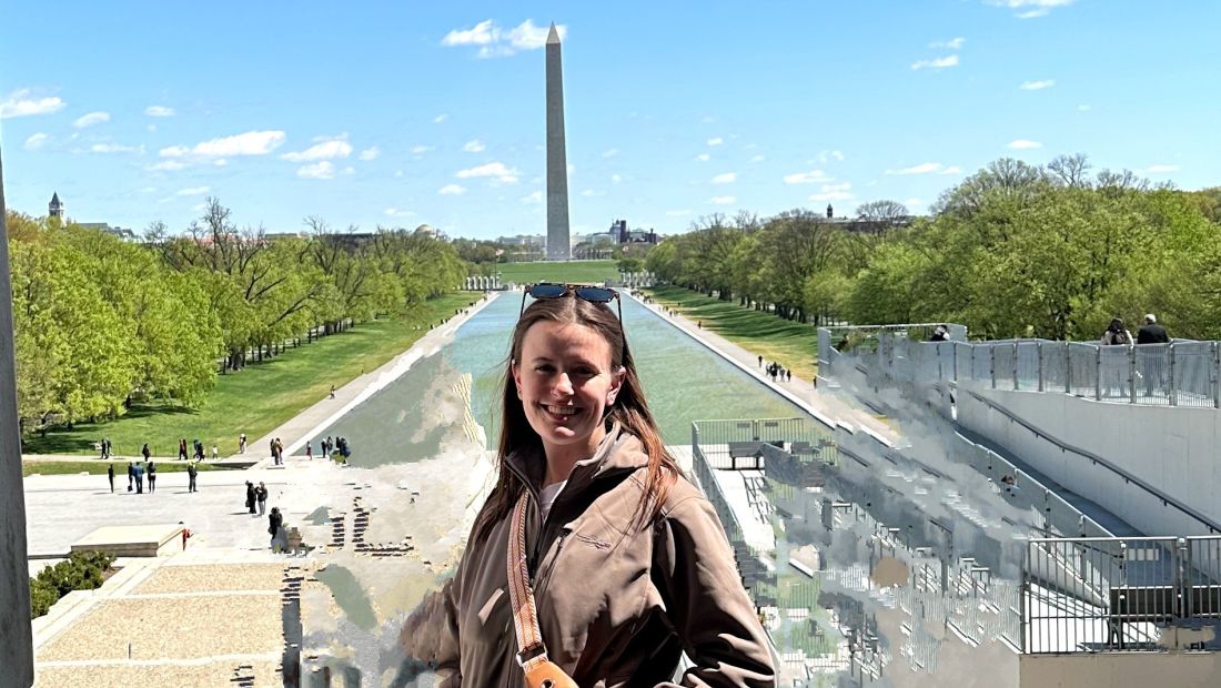 Student with Washington memorial in background