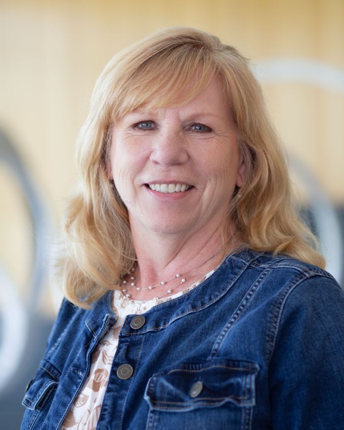 Lori Russell headshot
