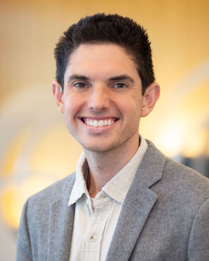 Alberto Ramos headshot