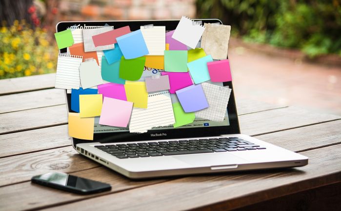Post-it notes on laptop