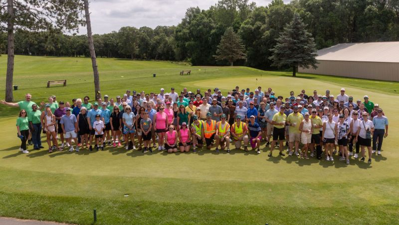 The large group of all golfers together for a group photo