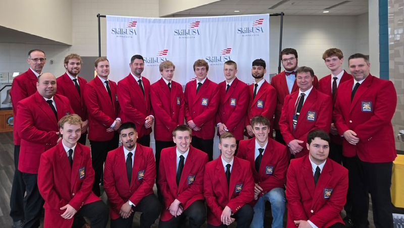 SkilllsUSA participants pose as a group